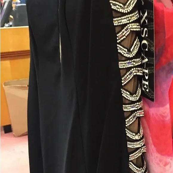 Gorgeous Xscape gown perfect for any formal event!  Dress was never worn w/tags. - Picture 4 of 6